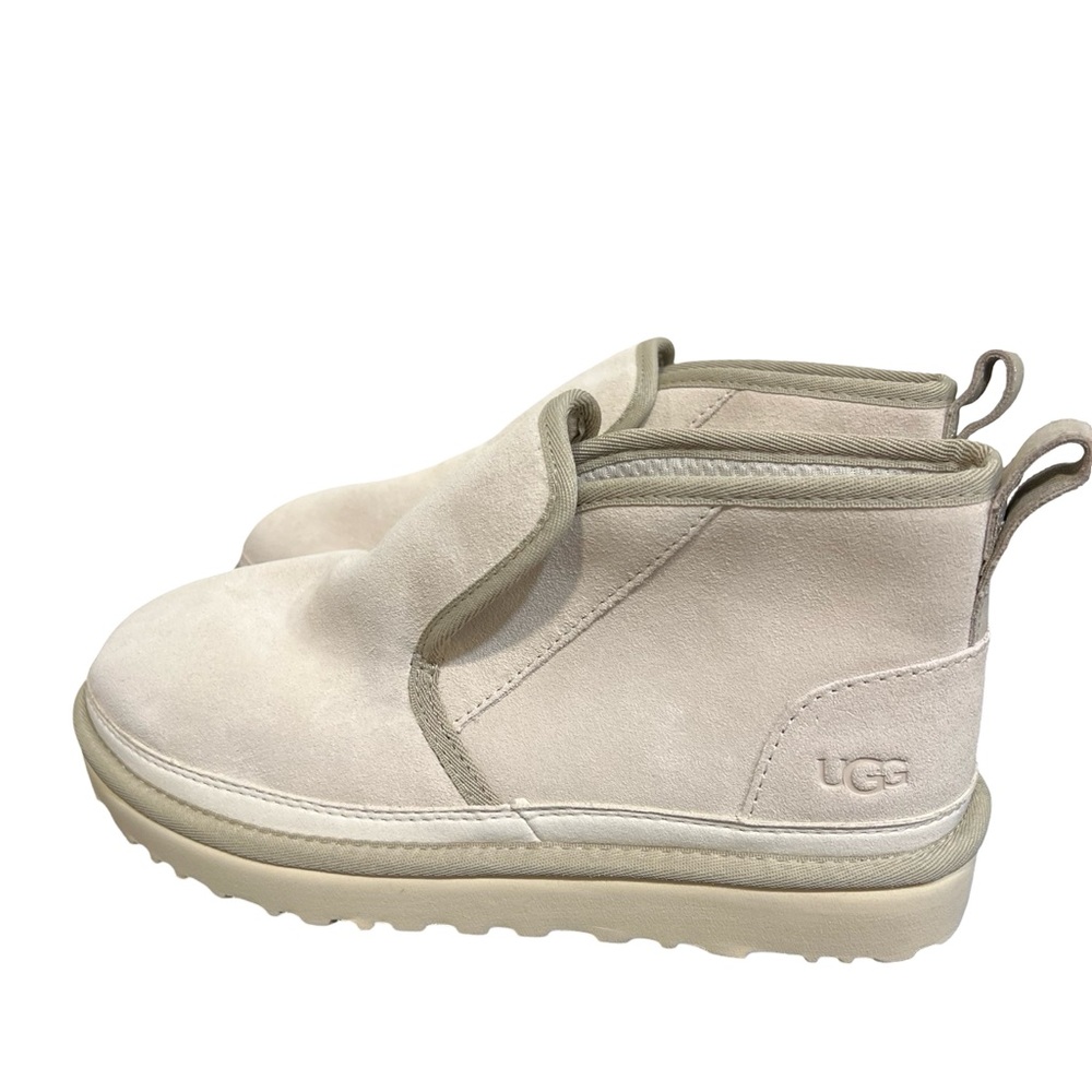 UGG Beige Ankle Boots new with out tag